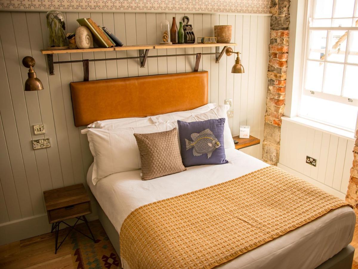 The Pilot Boat Hotel Lyme Regis Buitenkant foto