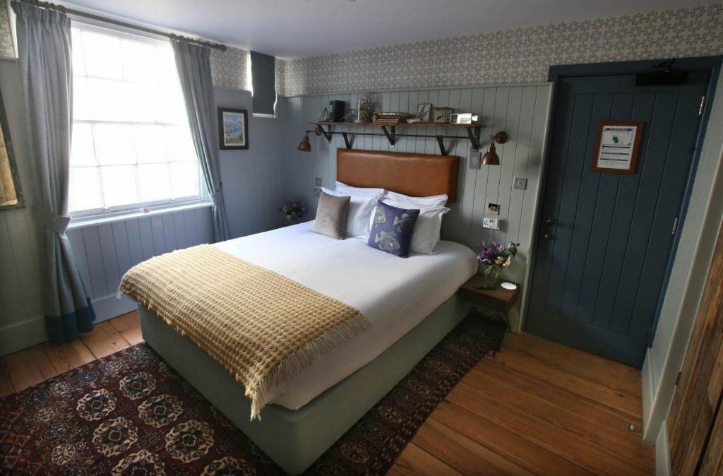 The Pilot Boat Hotel Lyme Regis Buitenkant foto